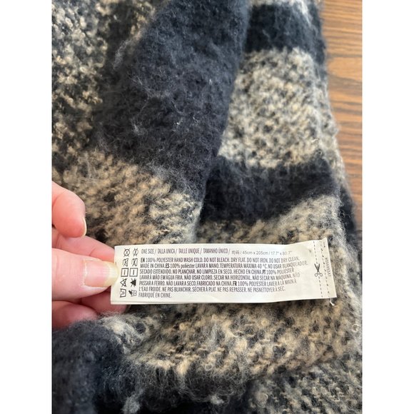 Tan black plaid scarf with fringe - Picture 3 of 4